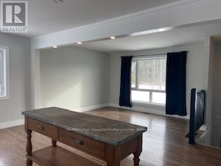 Photo du bâtiment - 587317 A Side Rd