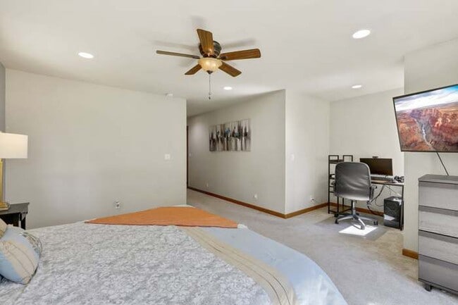 Building Photo - 16532 Lemolo Shore Dr NE