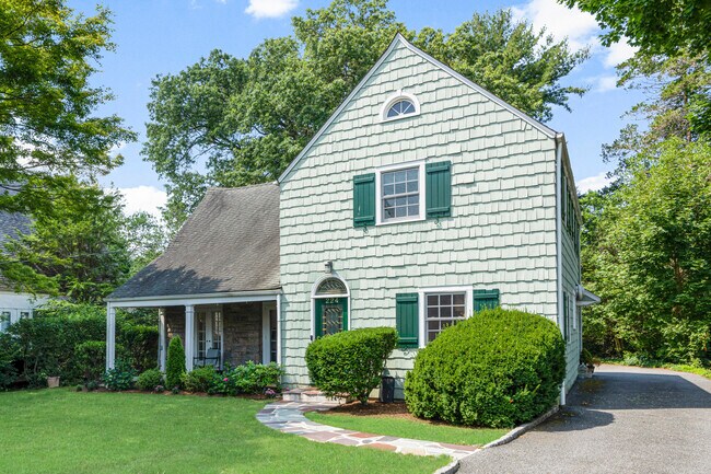 Building Photo - 224 Mamaroneck Rd