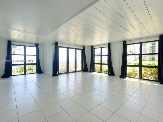 Building Photo - 1111 Crandon Blvd