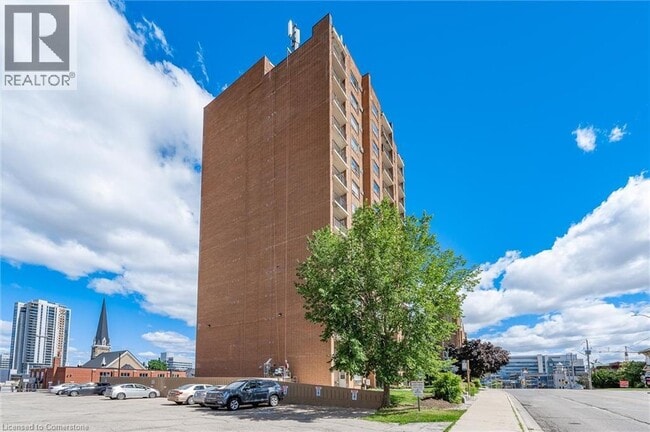 Building Photo - 64 Benton St