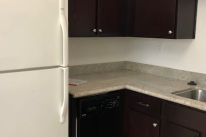 kitchen - Northlake Ambassador Apartments