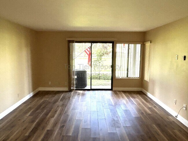 Foto del edificio - Upgraded 1 bed / 1 bath Condo on the Pala Mesa Golf-Course! With Garage, Water included!