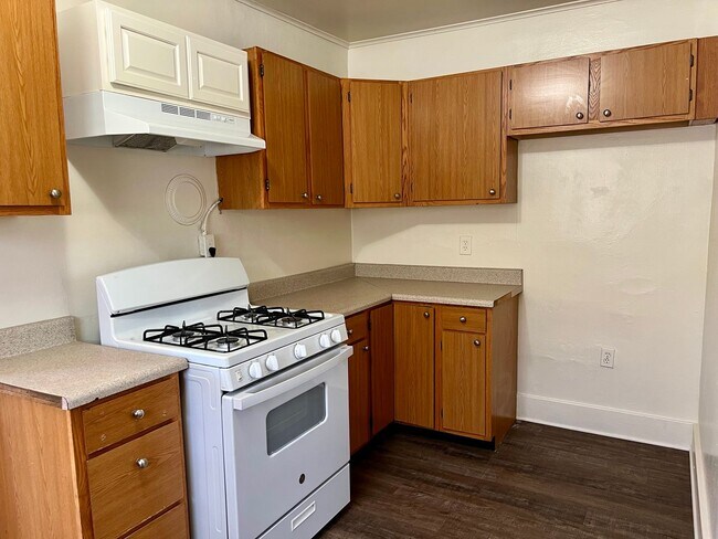 Building Photo - 3 Bedroom, 1 Bath Home in Fresno