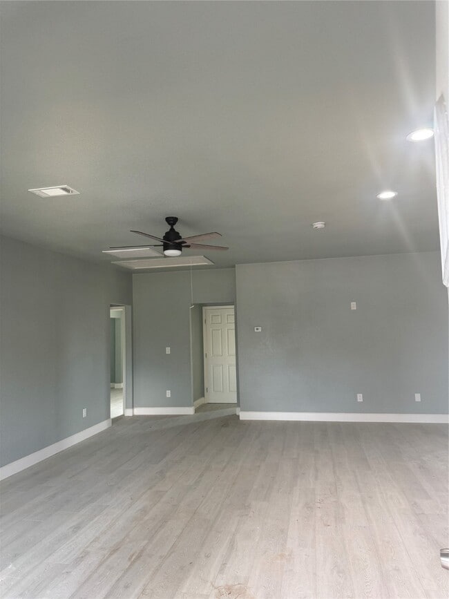 Building Photo - 4323 Continental Dr