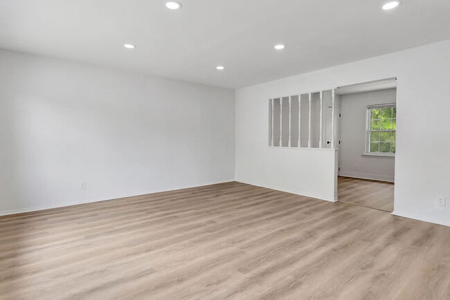 Building Photo - 5946 Sunridge Dr