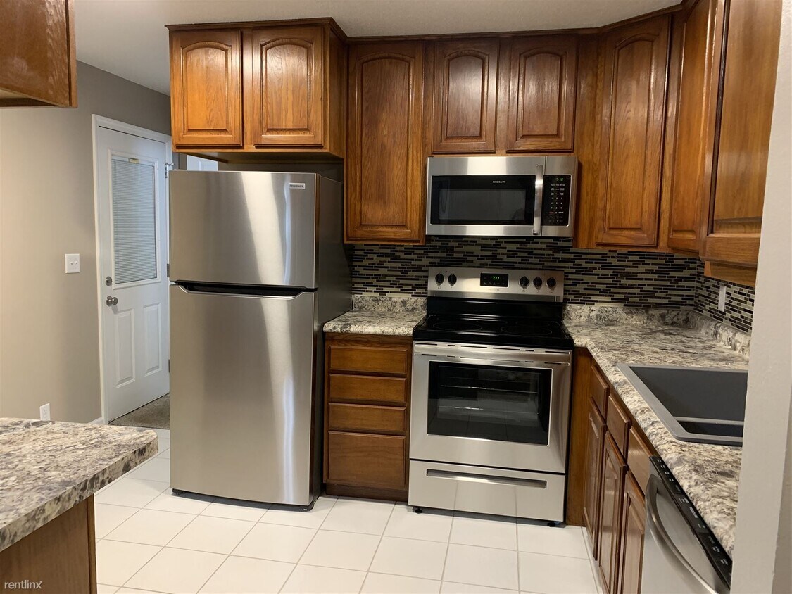 3132 Huxley Ln SW, Cedar Rapids, IA 52404 House Rental in Cedar