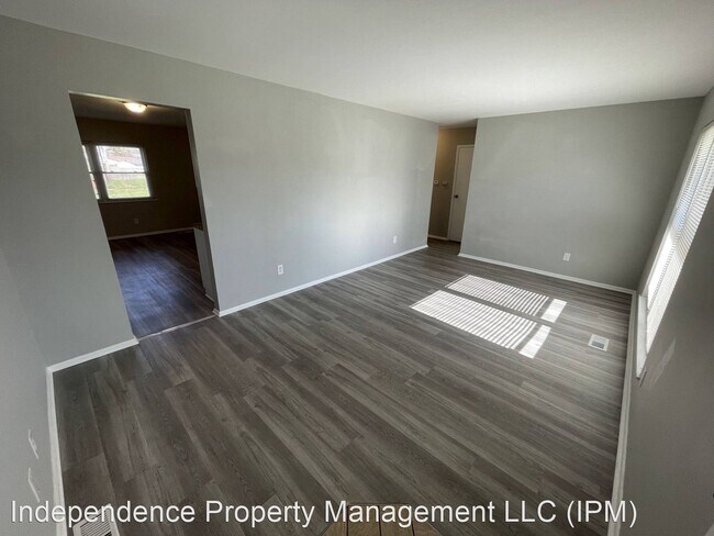 Building Photo - 3 br, 1 bath House - 136 Rogers Dr.