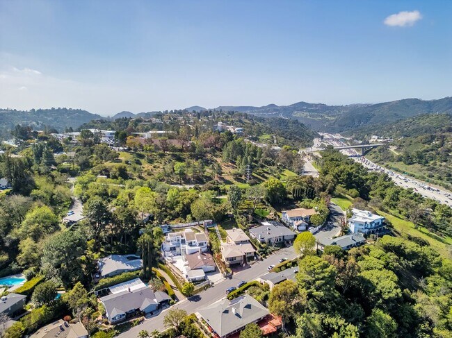 Foto del edificio - 15470 Longbow Dr