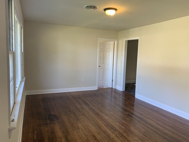 Foto del edificio - 2711 Muncie Rd