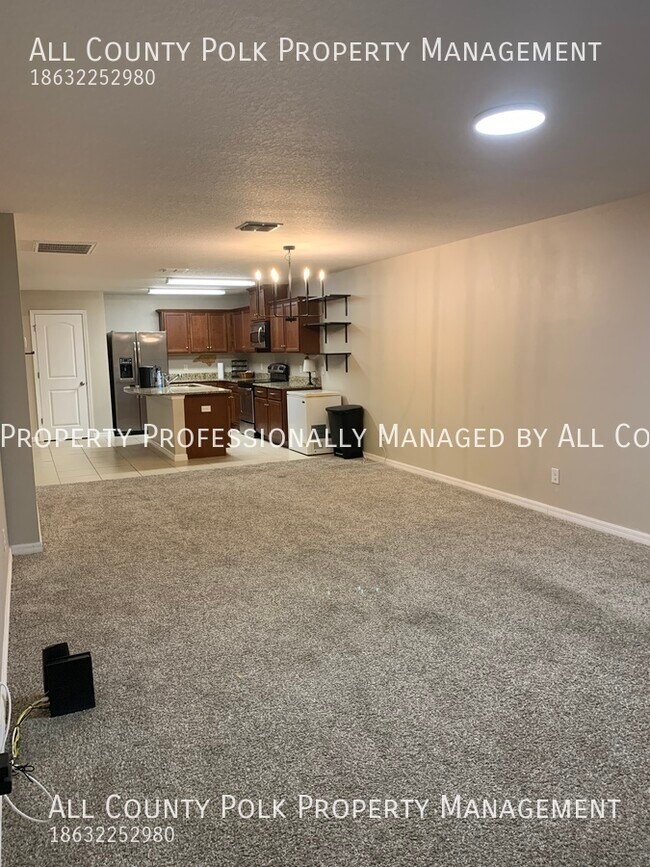 Building Photo - Lakeland Oasis! 3 Bedroom Duplex in Villag...