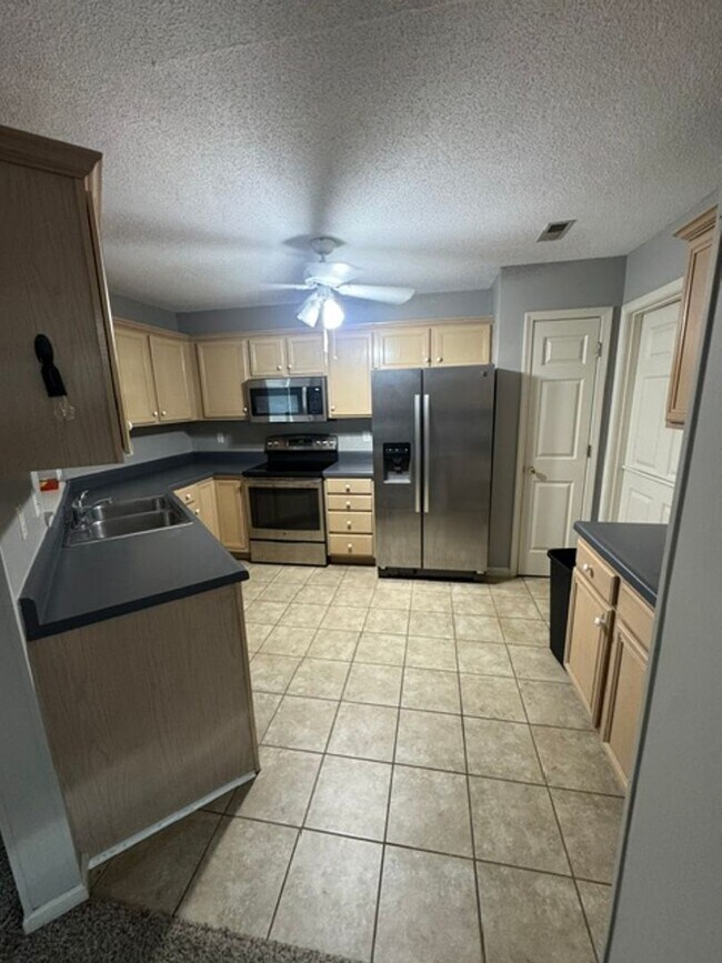 Building Photo - 1309 W London Dr