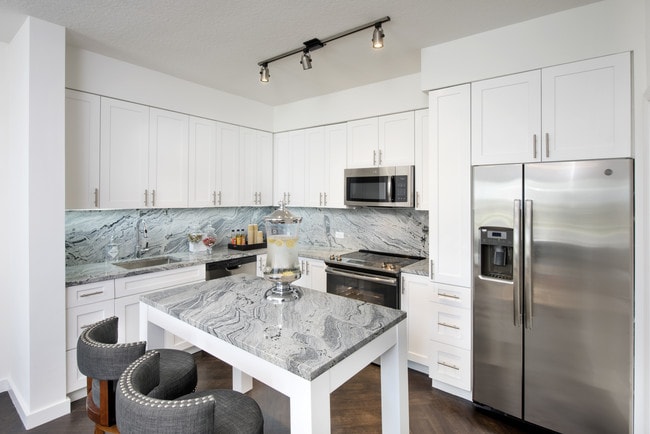 Building Photo - Oceanside Lantana