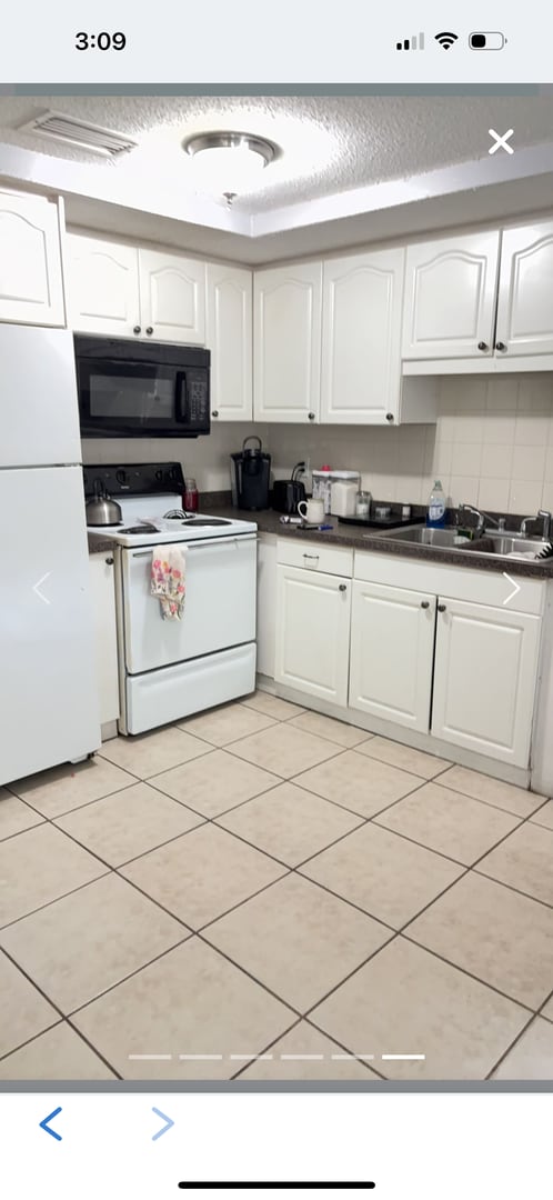 Building Photo - 2 bedroom / 1 bath available now!