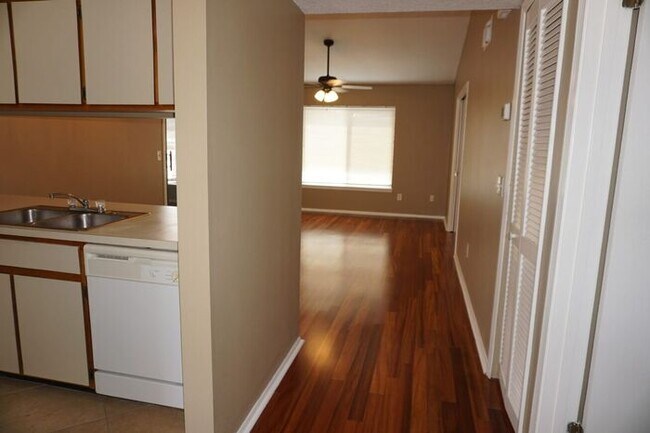 Building Photo - 2 Bedroom Lake Mandarin Waterfront Townhome