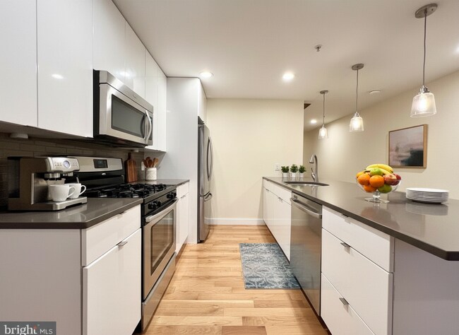 Building Photo - Olde City Apartment