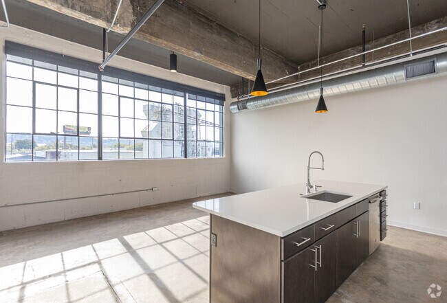 1HAB, 1BA - 798 ft² - Denham Lofts