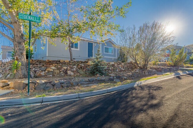 Foto del edificio - Cozy 3-Bedroom Home with Fully Fenced Backyard and Detached Garage!