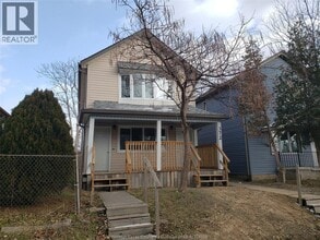 Building Photo - 372 Louis Ave