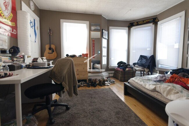 Building Photo - BU * Allston/Koreatown 4BD+2BA Student Fri...