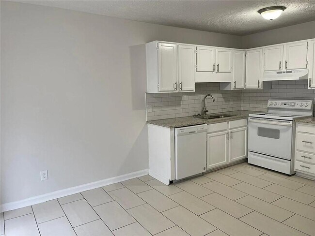 Building Photo - 5140 Farm Pl Dr NE