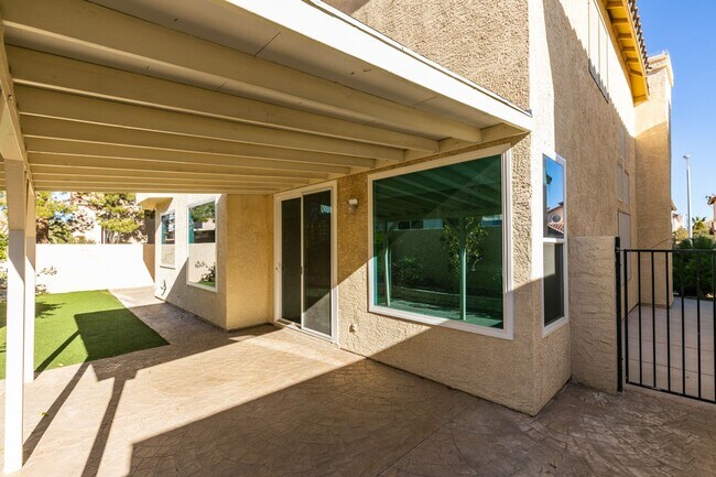 Foto del edificio - Immaculate 3 bedroom house with a Loft in ...