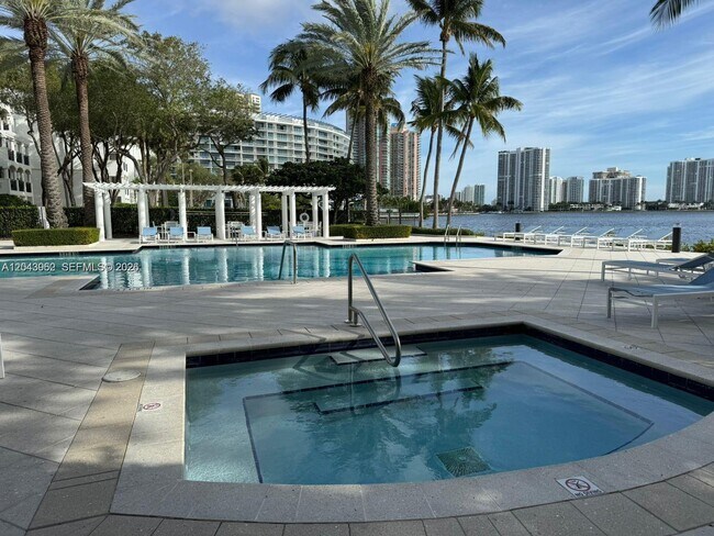 Foto del edificio - 3235 NE 184th St