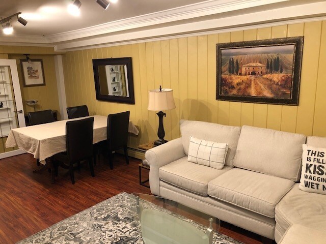 SALON / SALLE À MANGER - 430 Newlands Rd