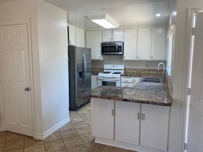 Foto del edificio - 3BR 2BA bath condo located at Adams and Bu...