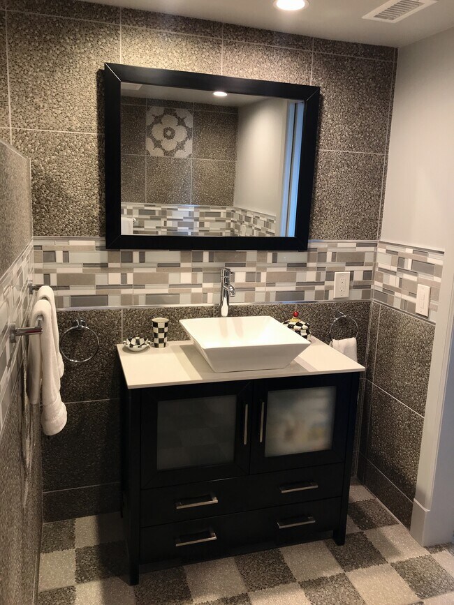 Elegant sink in bath - 9494 Ridgecrest Dr