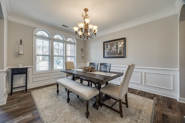 Building Photo - Stunning 4-Bedroom, 3.5-Bath Full Brick Ho...