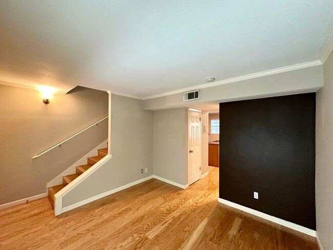 Foto del edificio - 2/2.5 Townhome in Desirable North Austin