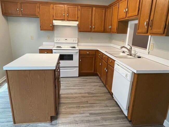 Foto del edificio - 904 Excelsior Dr