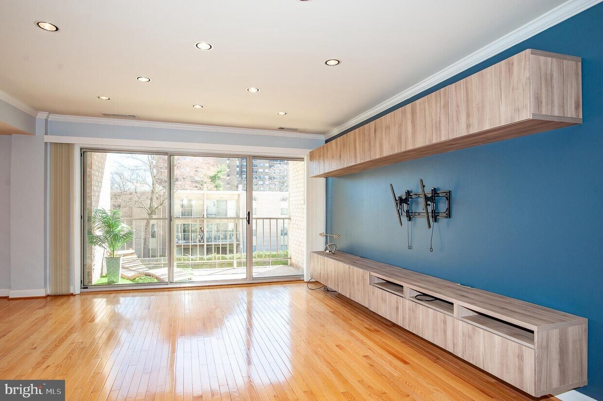 31 Canterbury Square Unit 301, Alexandria, VA 22304 Apartment for