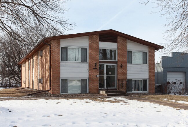 Foto principal - 4111-4121 Nevada Ave N