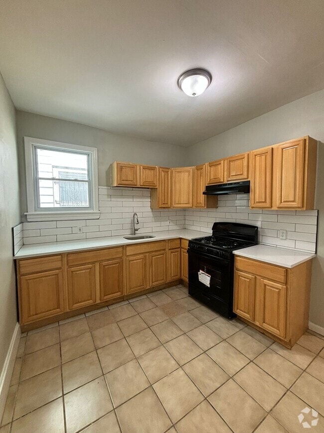 Building Photo - 807 S 13th St