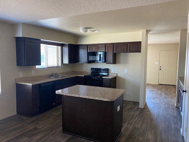 Foto del edificio - 4764 W 10th Ln