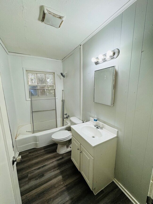 Foto del edificio - Quiet Updated Home in Beverly Hills