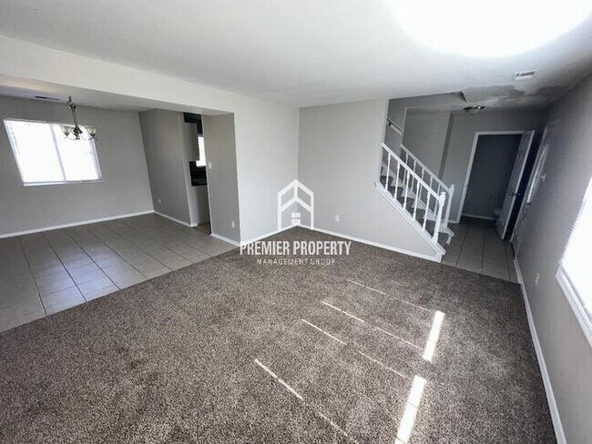 Foto del edificio - 7250 Hollorn - $500 OFF FIRST MONTH'S RENT!!