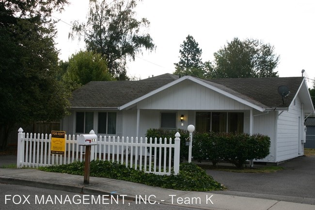 Building Photo - 12020-12030 SW Lincoln Ave