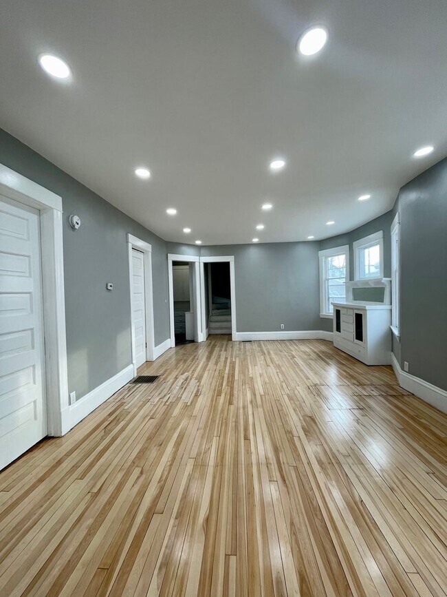 Foto del edificio - Spacious 4-bedroom 1.5 Bathroom Home in South Minneapolis!