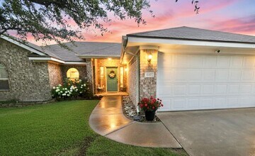 Building Photo - 4402 Fawn Dr