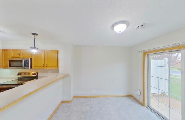 Foto del edificio - Available In Flay Ave N Available In Flay Ave N