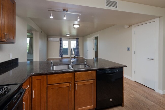 Building Photo - 210 S. Cottonwood, Unit 208