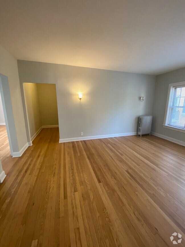Building Photo - 732 Reba Pl