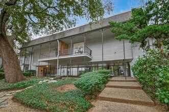 Building Photo - 3300 Yorktown St