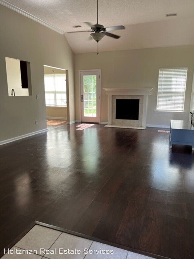 Foto del edificio - 4 br, 2 bath House - 884 Forest Street