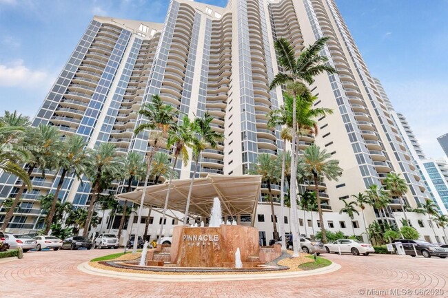 Foto del edificio - 17555 Collins Ave