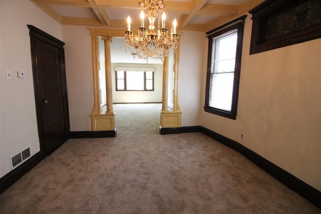 Building Photo - 27 W 39th St