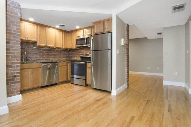 Building Photo - 95 Gainsborough St